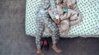 7 Rekomendasi Baju Tidur Wanita yang Adem dan Ringan